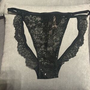 NWT Victoria’s Secret lace string bikini
